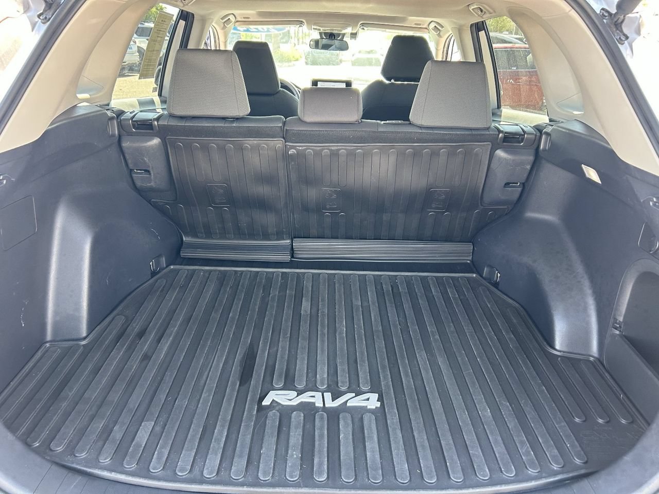 Used 2024 Toyota RAV4 XLE AWD/4WD image 10