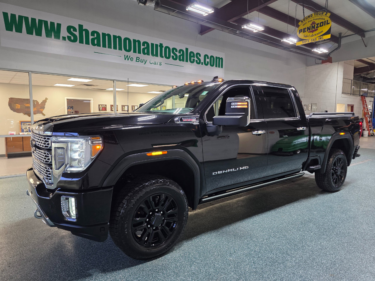 Used 2021 GMC Sierra 2500 Denali w/ Denali Black Diamond Edition image 2