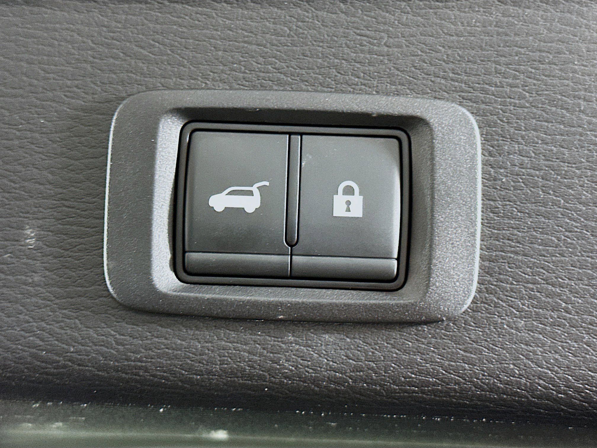 Used 2025 Mitsubishi Outlander SE FWD image 30