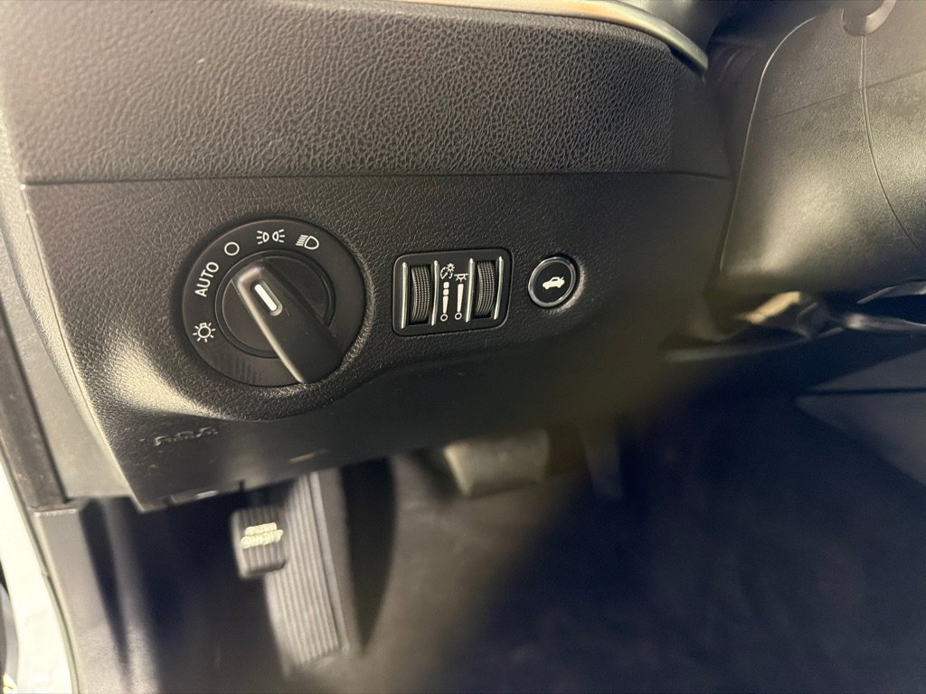 Used 2021 Dodge Charger SXT image 13