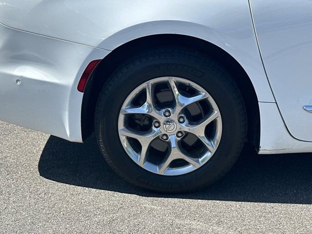 Used 2018 Chrysler Pacifica Limited w/ Advanced Safetytec Group FWD image 23