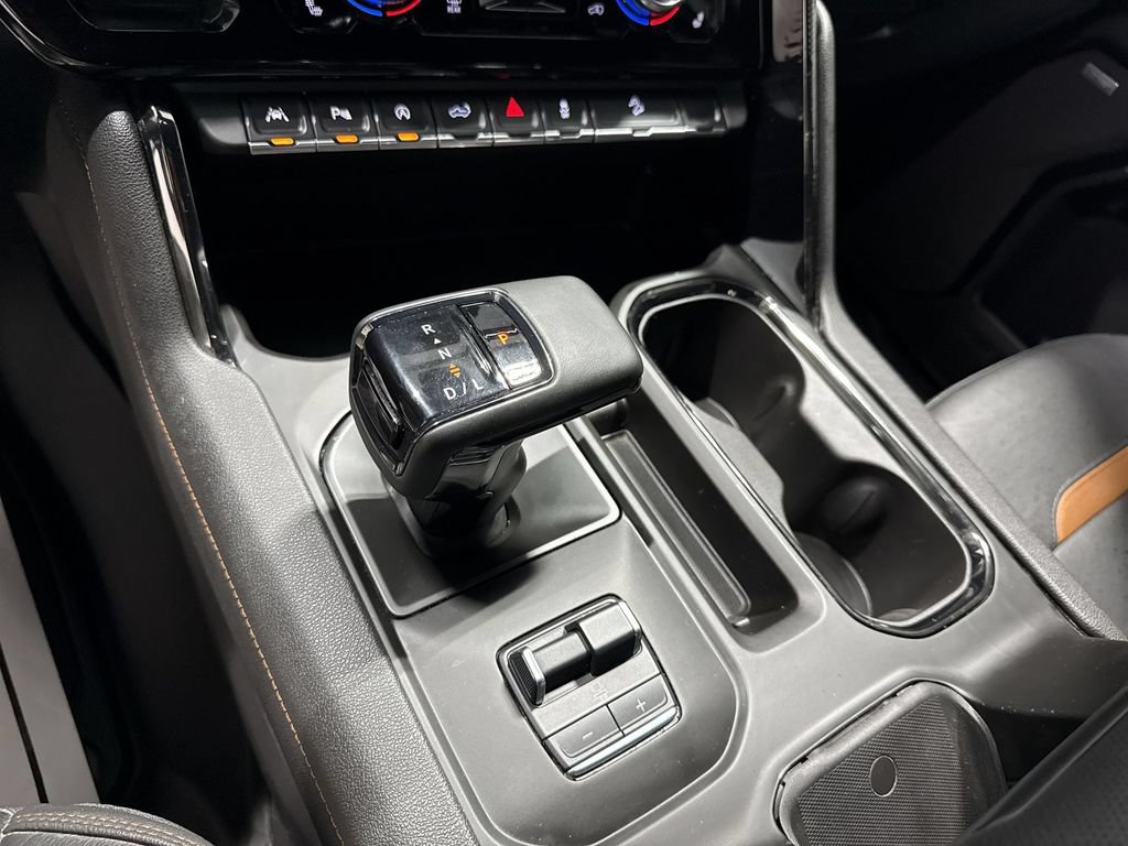 Used 2024 GMC Sierra 1500 AT4 w/ AT4 Premium Package AWD/4WD image 16