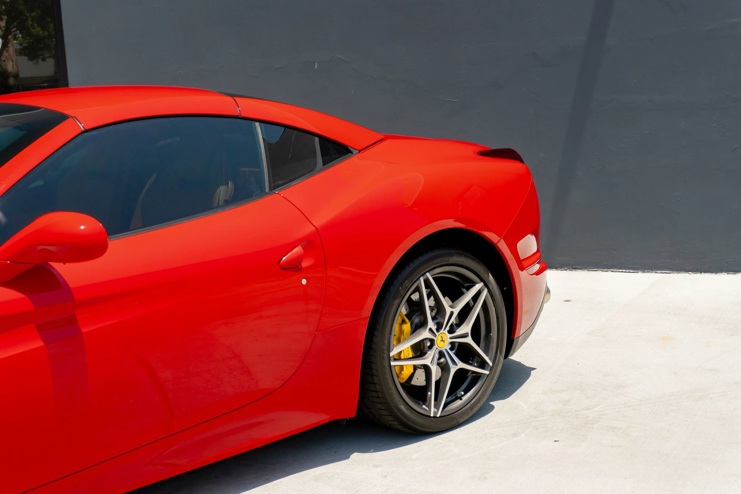Used 2016 Ferrari California T RWD image 20
