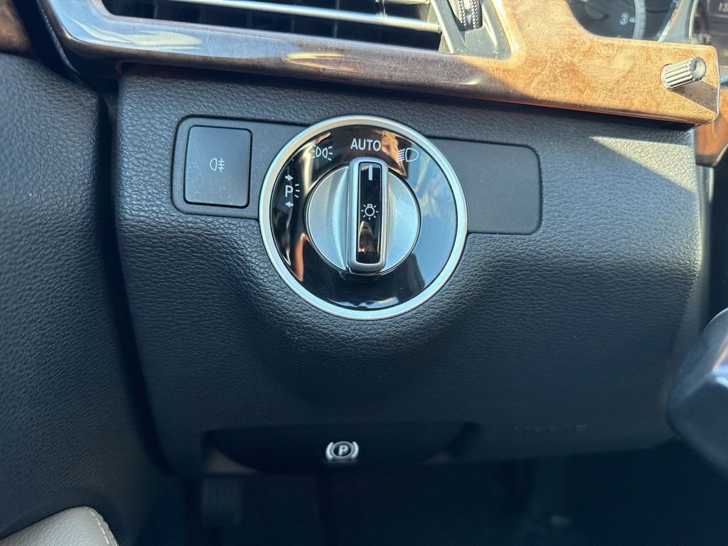 Used 2012 Mercedes-Benz E 350 4MATIC Sedan image 33