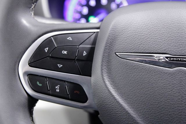 Used 2024 Chrysler Pacifica Touring-L image 28