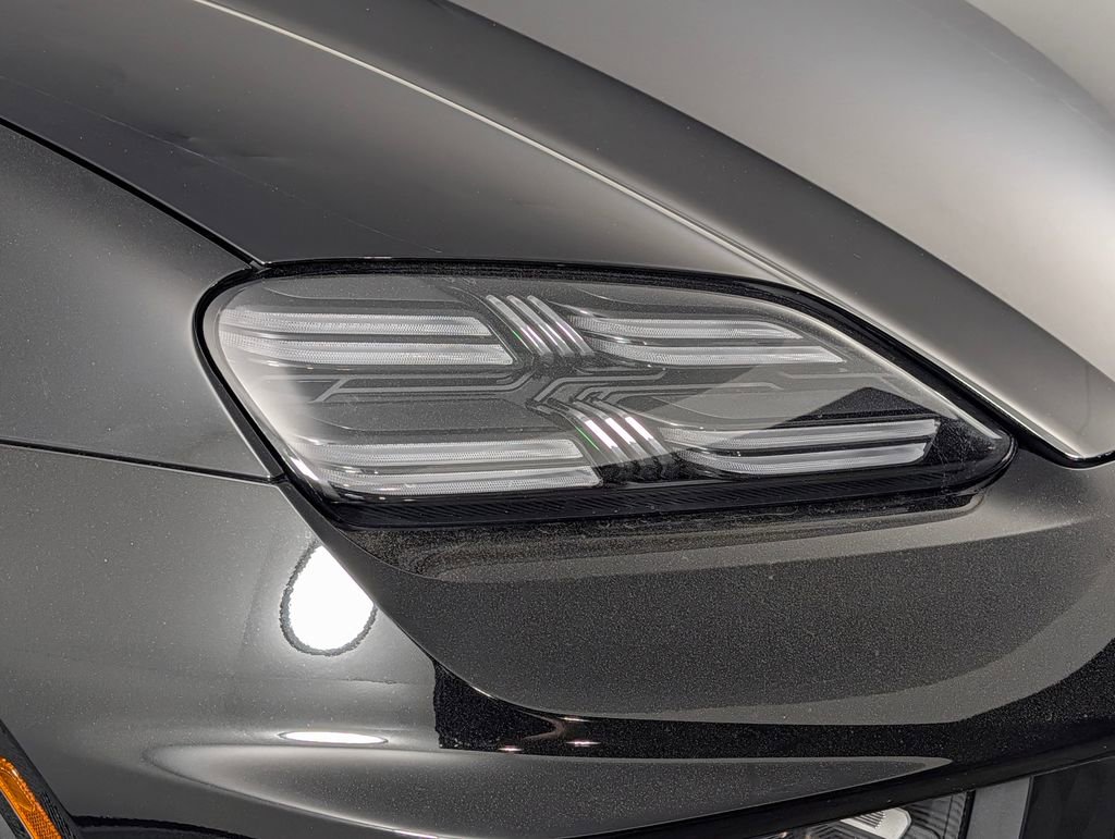 New 2026 Porsche Macan Turbo Electric image 15