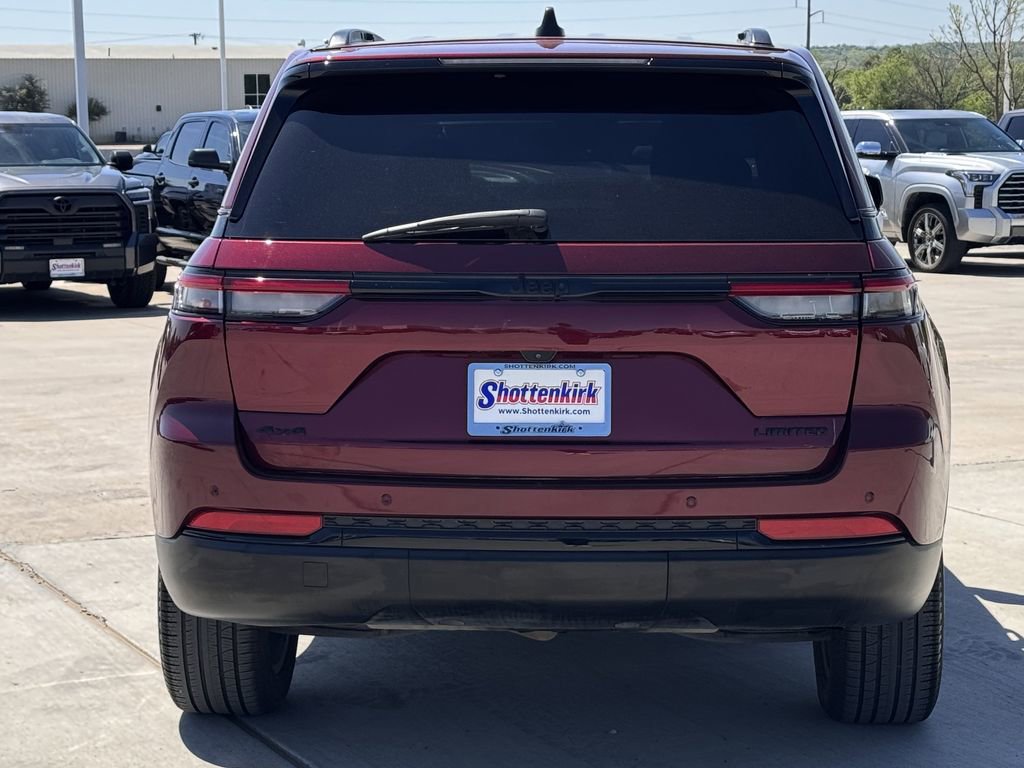 Used 2023 Jeep Grand Cherokee Limited w/ Black Appearance Package AWD/4WD image 6