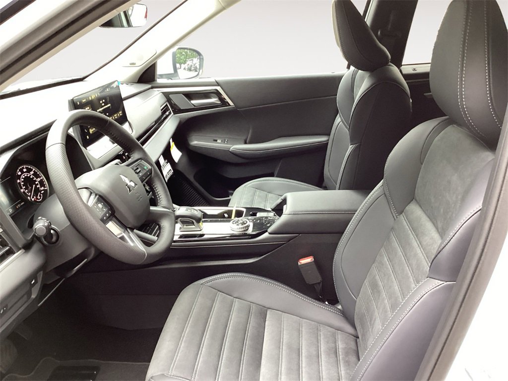 New 2025 Mitsubishi Outlander SE image 9
