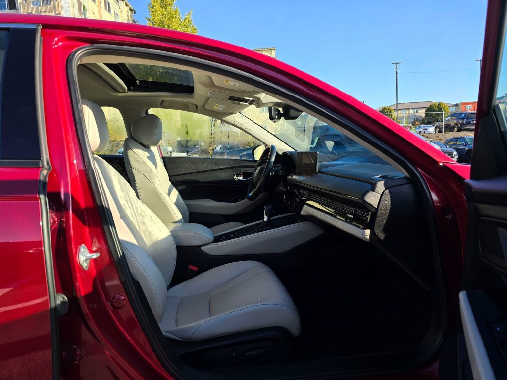 Used 2023 Honda Accord Touring image 11