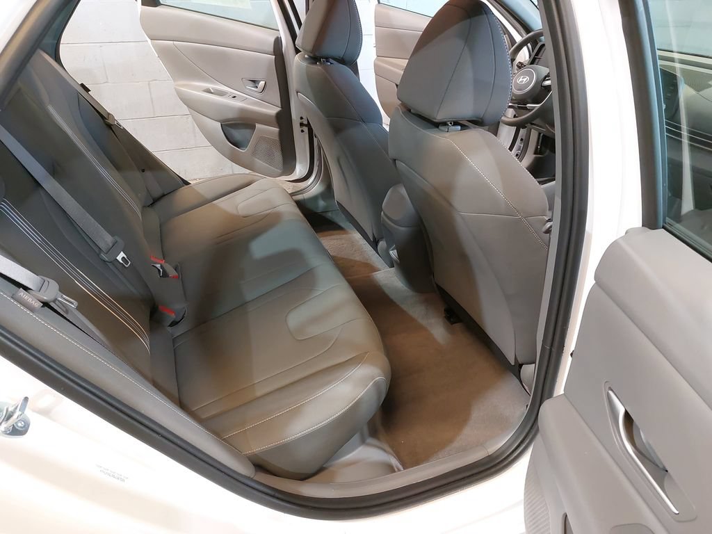Used 2025 Hyundai Elantra Hybrid FWD image 11