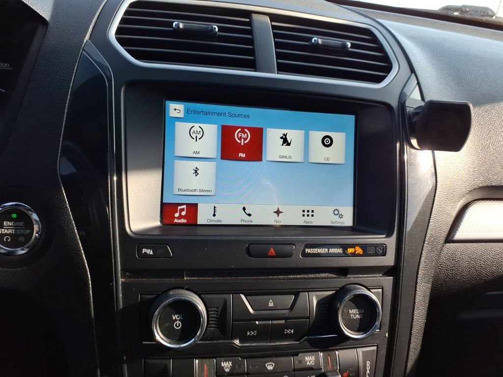 Used 2017 Ford Explorer XLT w/ Equipment Group 202A FWD image 18