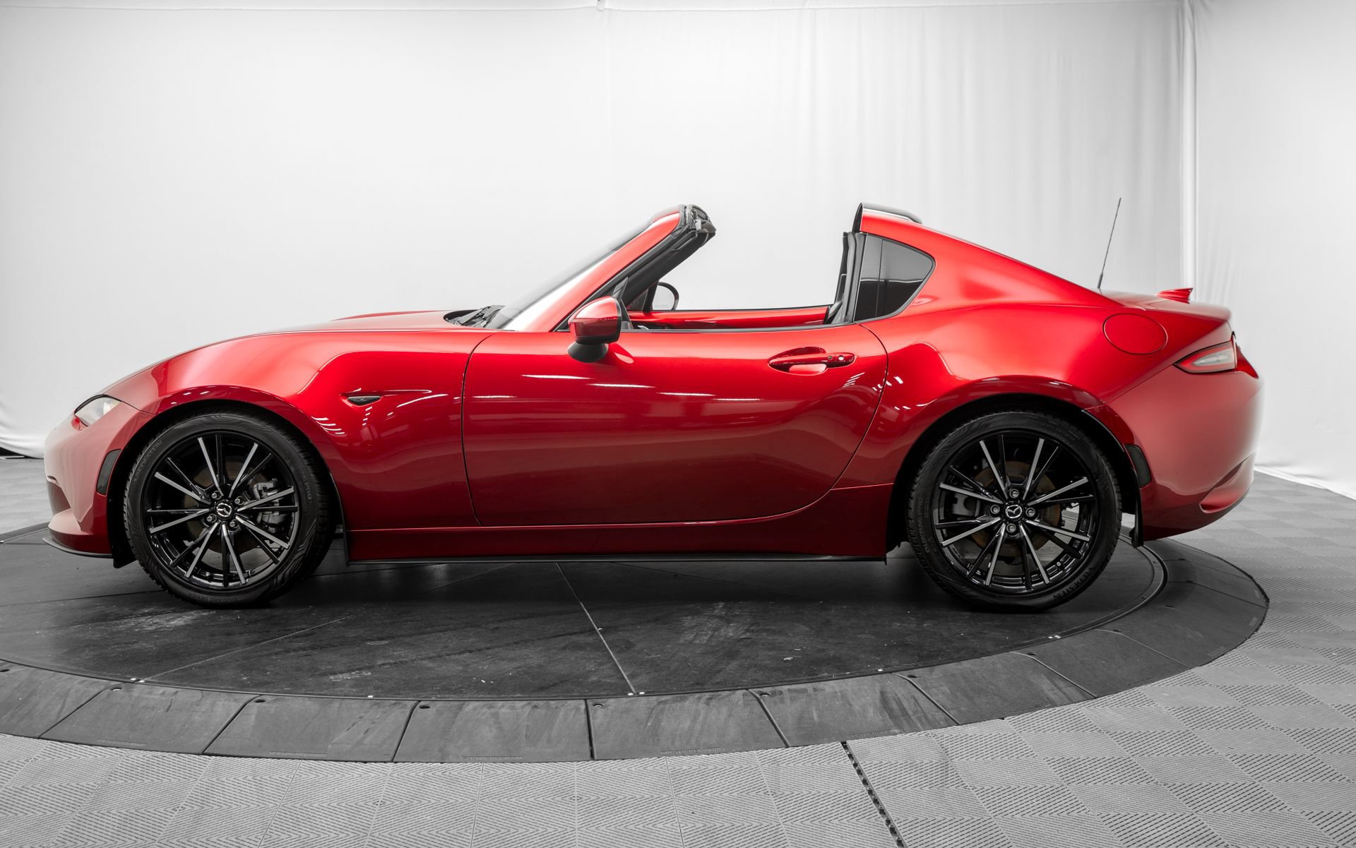 Used 2024 MAZDA MX-5 Miata RF Grand Touring RWD image 4