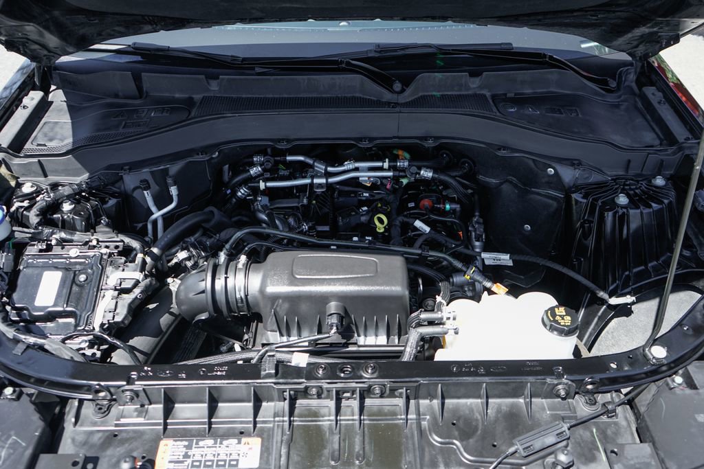 Used 2022 Ford Explorer XLT w/ Equipment Group 202A image 13