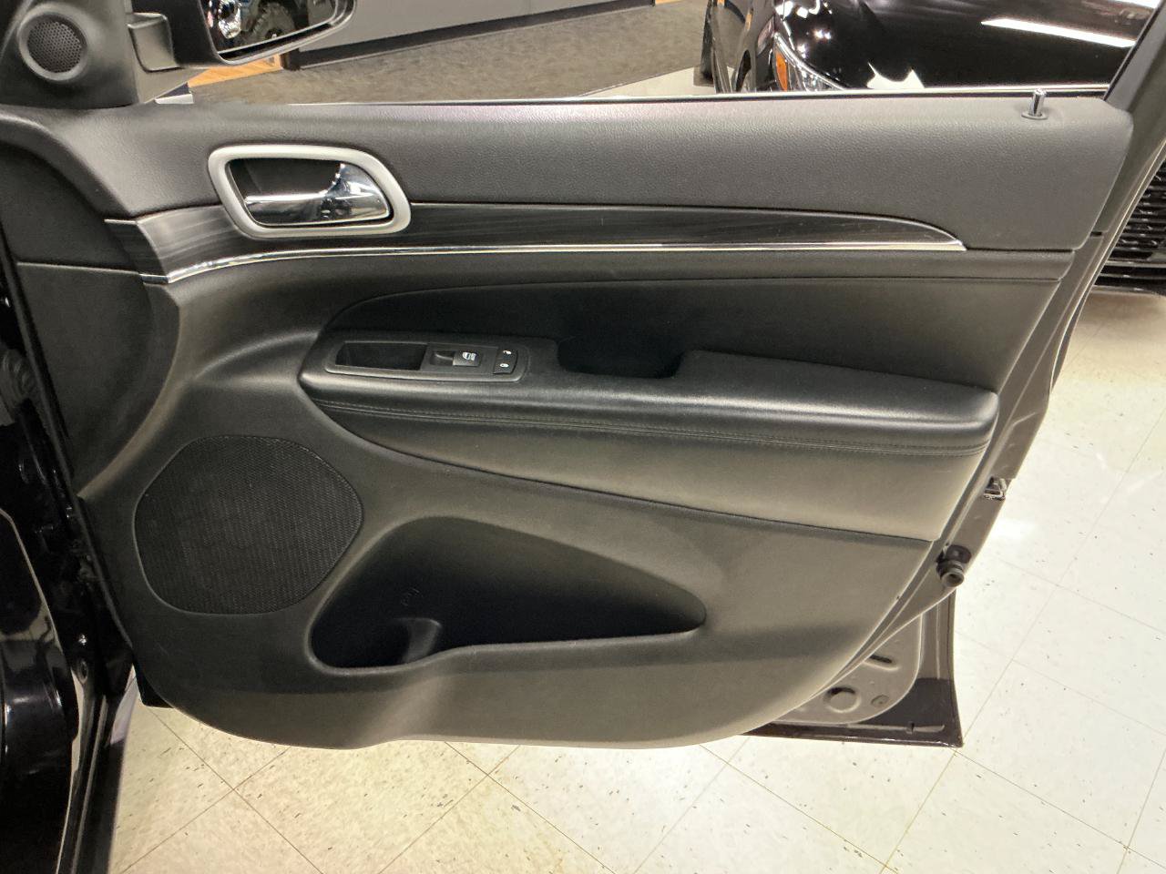Used 2019 Jeep Grand Cherokee Limited AWD/4WD image 29