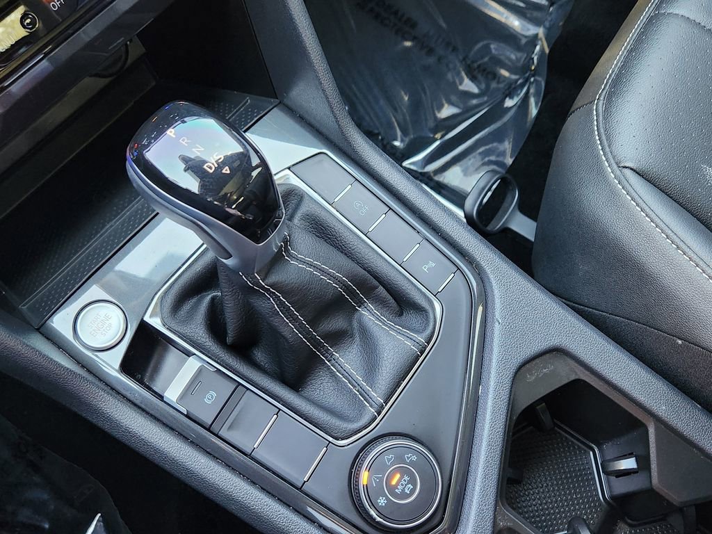 Used 2024 Volkswagen Tiguan SE R-Line image 18