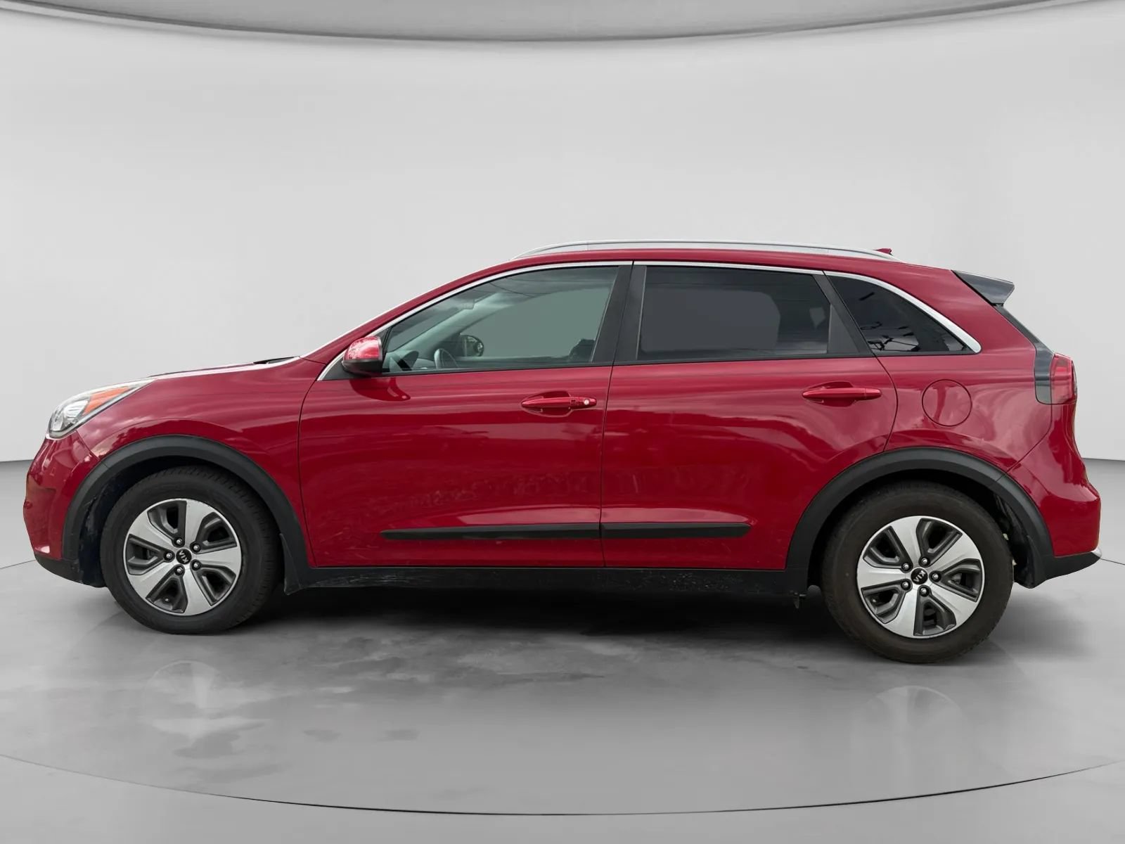 Used 2017 Kia Niro LX FWD image 2