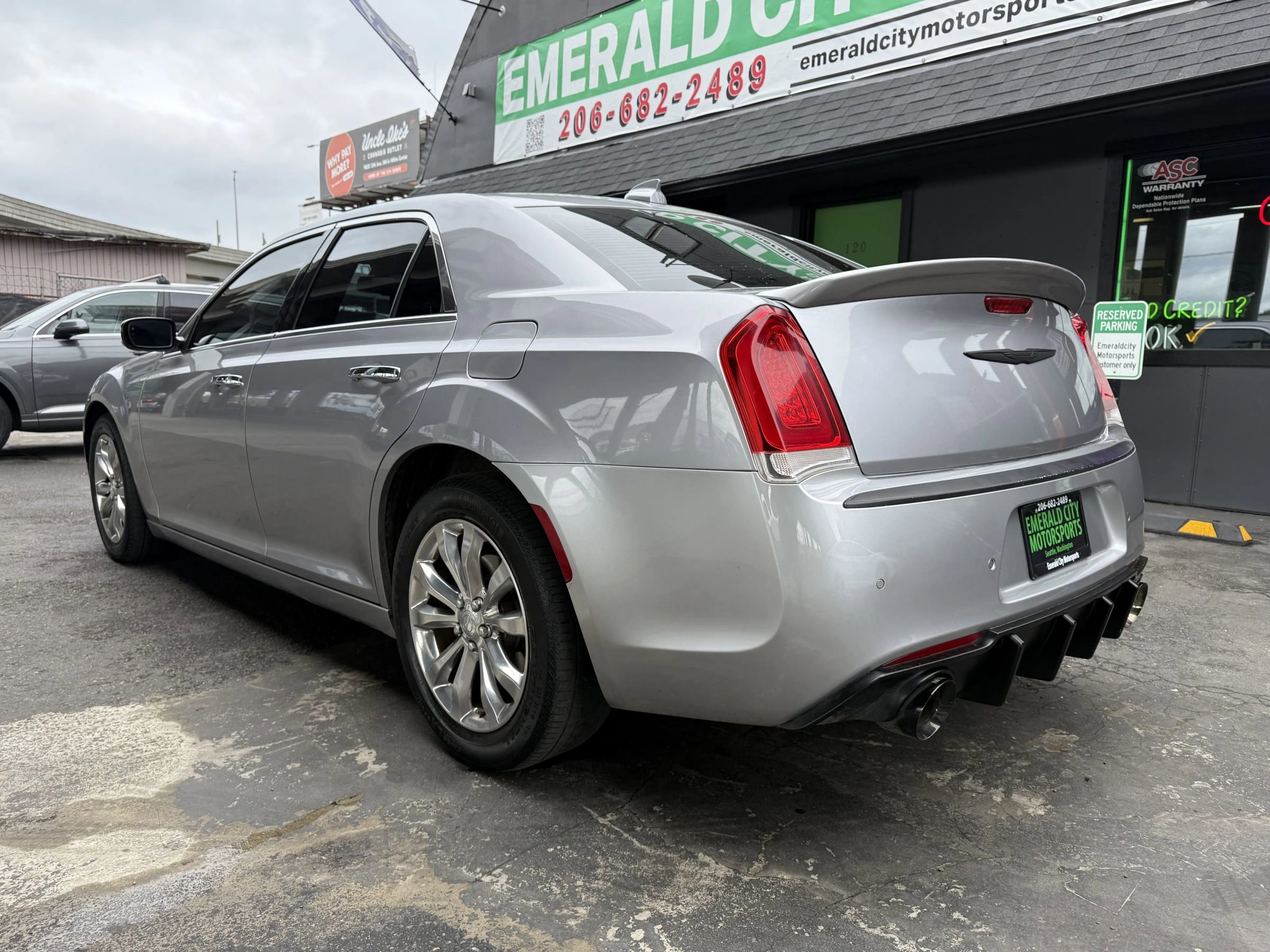 Used 2016 Chrysler 300 C w/ Safetytec Plus Group AWD/4WD image 6