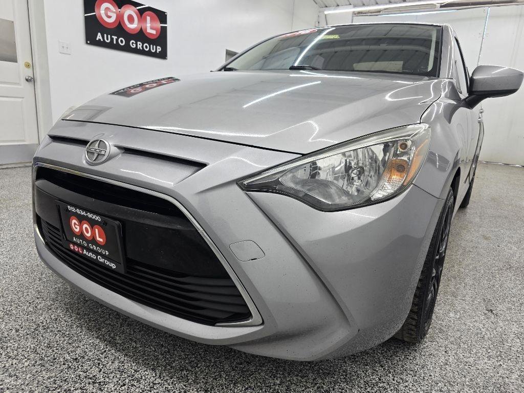 Used 2016 Scion iA FWD image 9