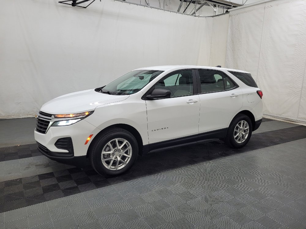 Used 2022 Chevrolet Equinox LS AWD/4WD image 2