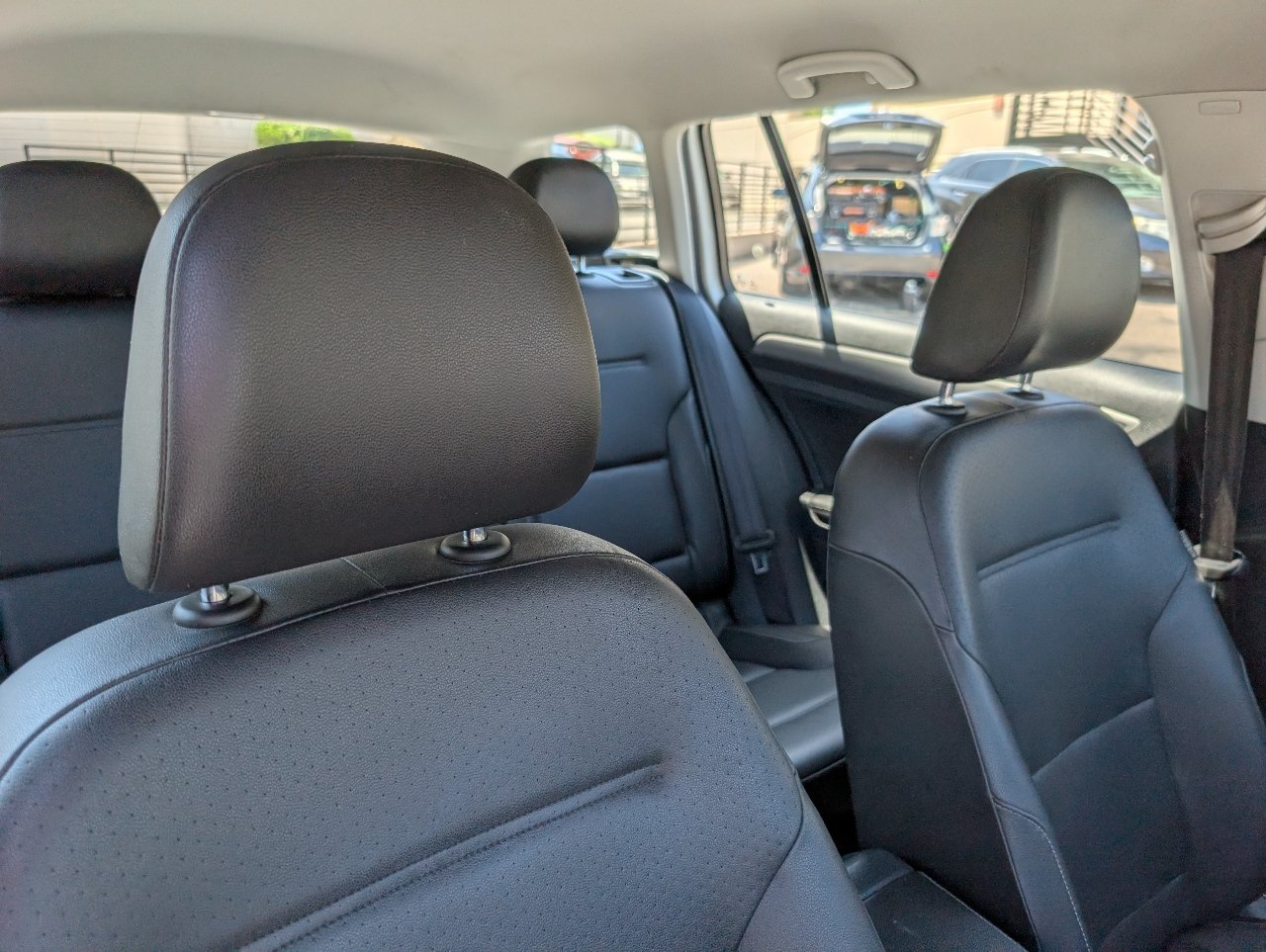 Used 2015 Volkswagen Golf TDI S FWD image 3