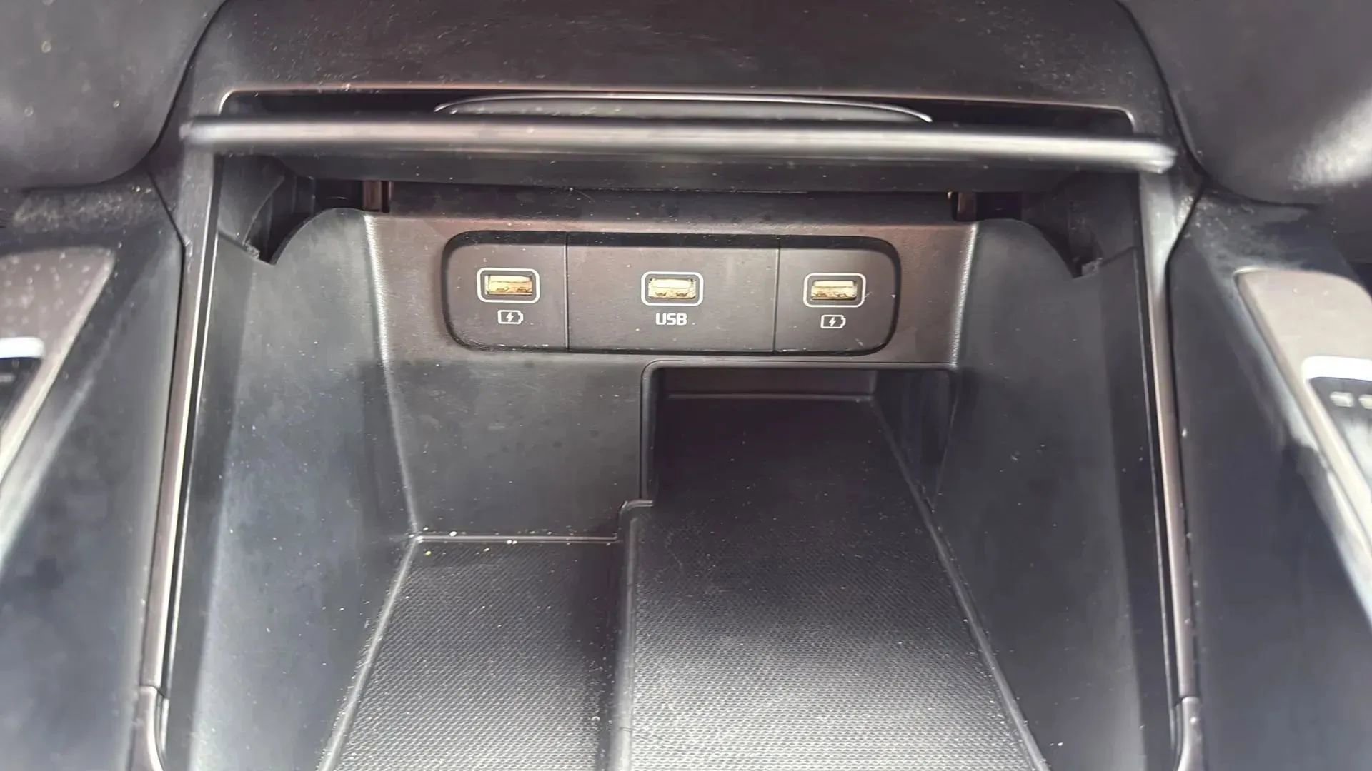 Used 2022 Kia Sorento S w/ Panoramic Sunroof Package image 19