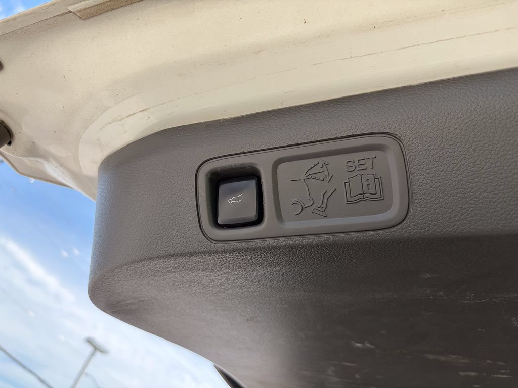 Used 2021 Ford Expedition Max XLT AWD/4WD image 16