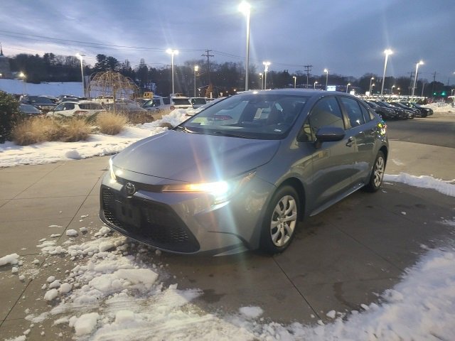 Used 2022 Toyota Corolla LE image 3