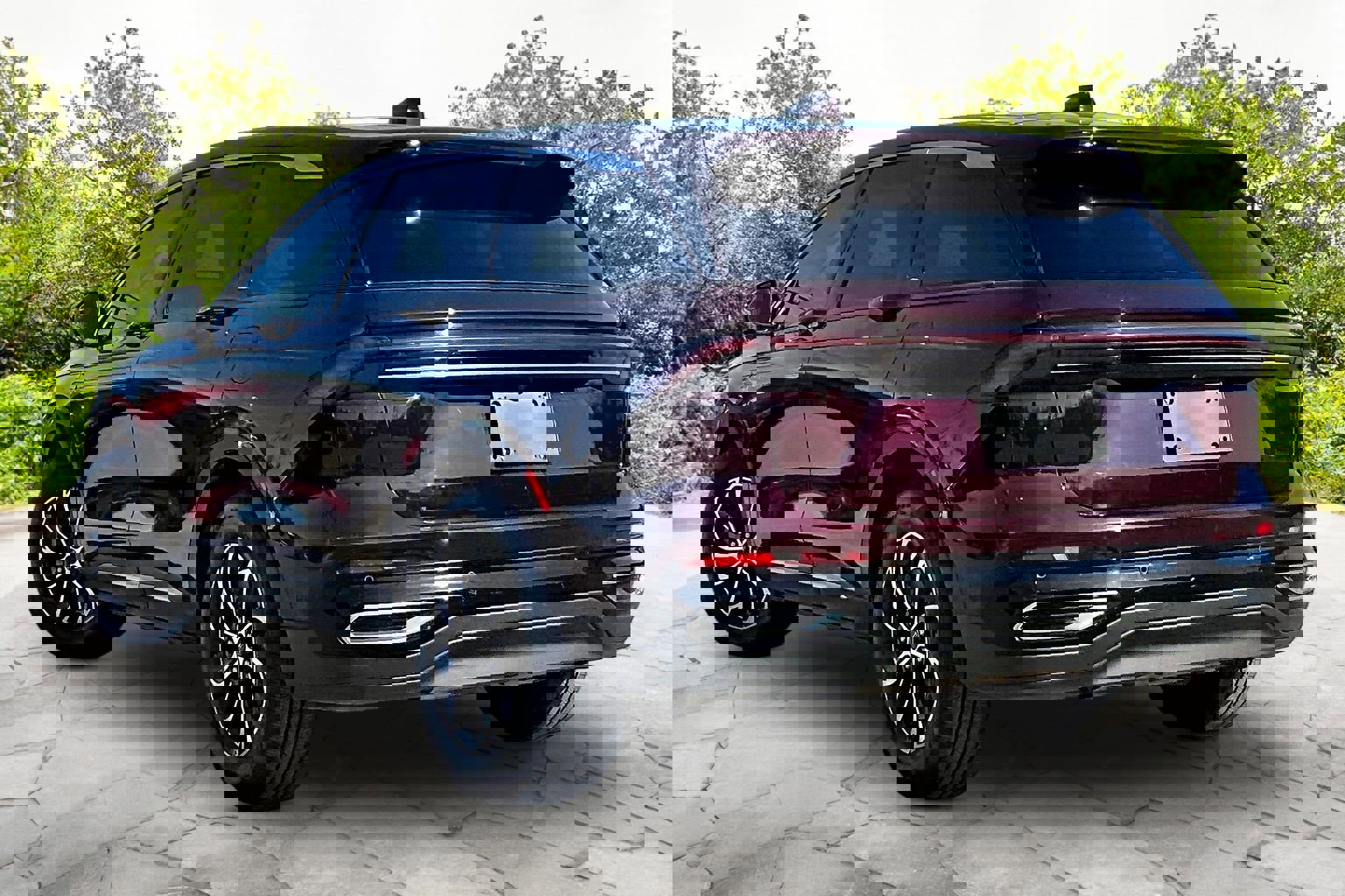 Used 2024 Lincoln Nautilus Premier w/ Equipment Group 102A image 2