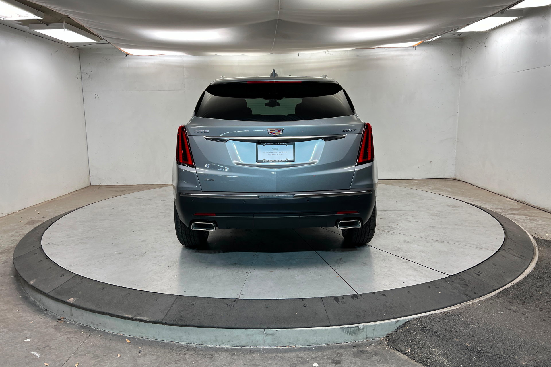 New 2026 Cadillac XT5 Luxury w/ LPO, Floor Liner Package AWD/4WD image 5