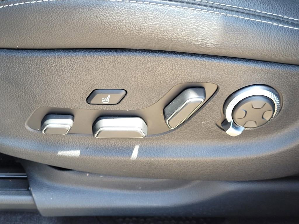 Used 2025 Genesis GV70 2.5T w/ Sport Prestige Package image 12