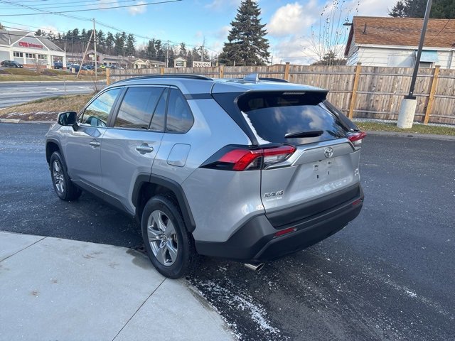 Used 2022 Toyota RAV4 XLE w/ Convenience Package image 12