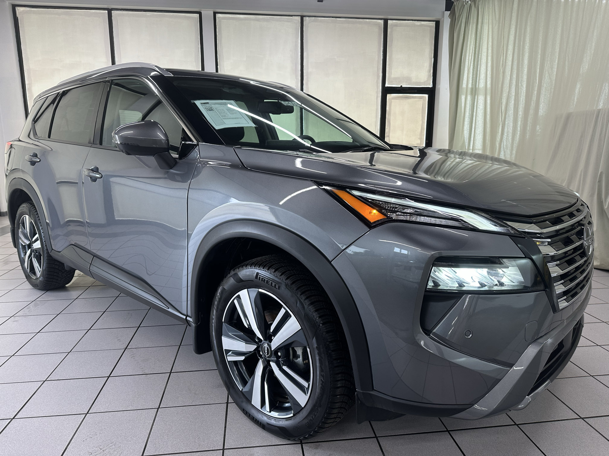 Used 2024 Nissan Rogue SL AWD/4WD image 2