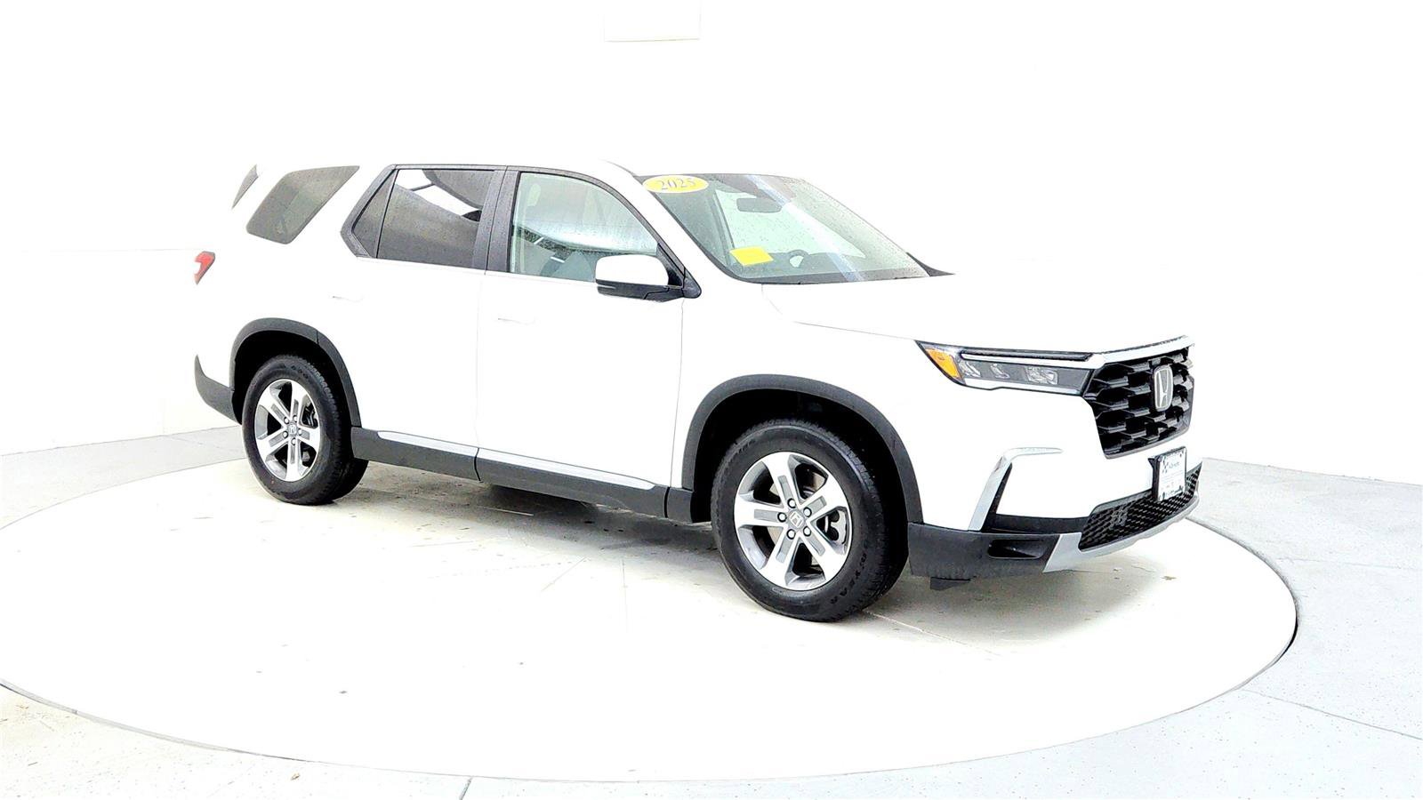 Used 2025 Honda Pilot EX-L image 7