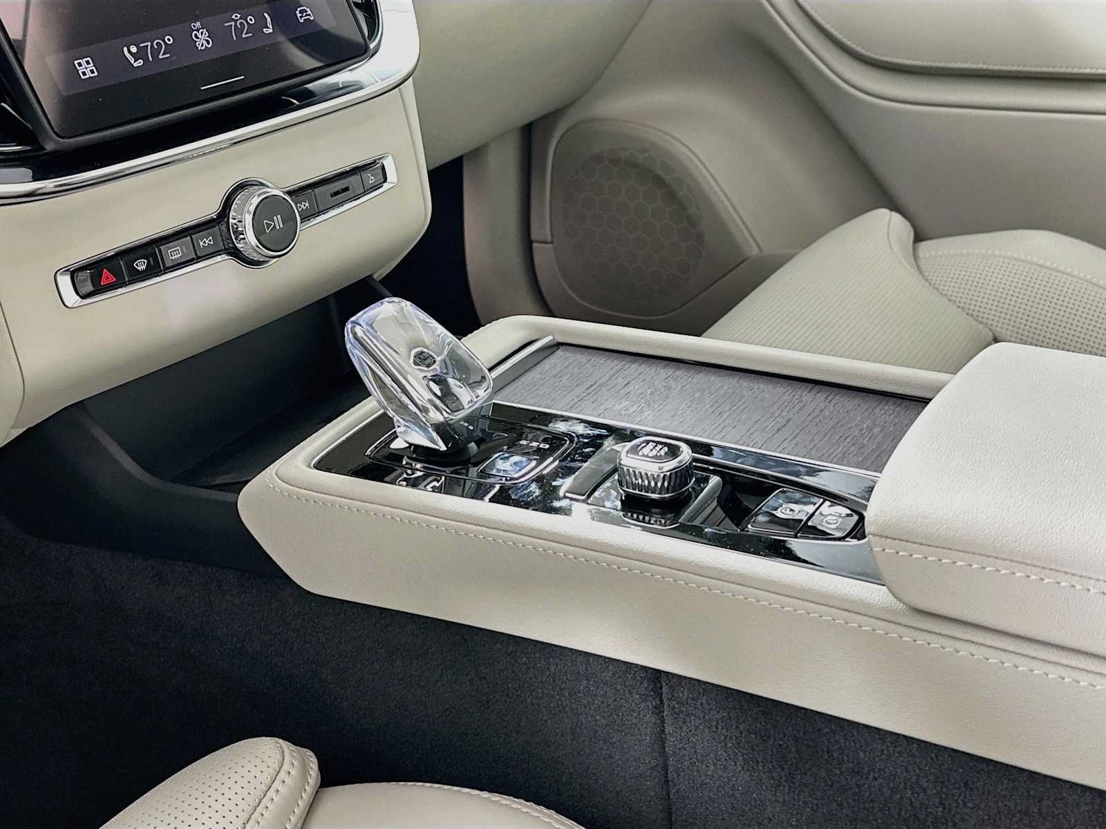 New 2026 Volvo XC90 T8 Ultra w/ Protection Package AWD/4WD image 15