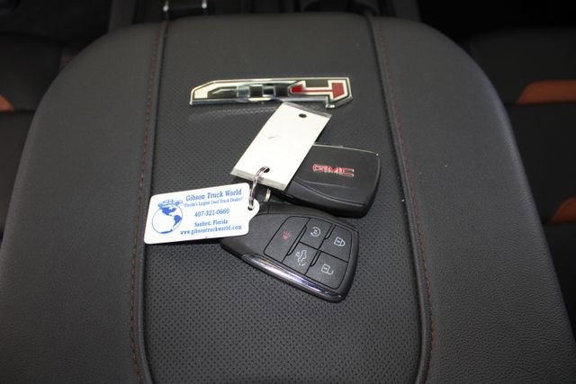 Used 2025 GMC Sierra 2500 AT4 image 31