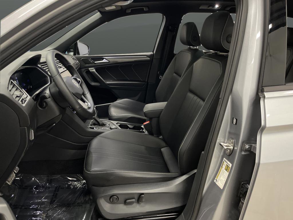 Used 2024 Volkswagen Tiguan SE R-Line image 4