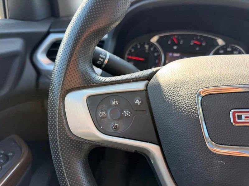 Used 2023 GMC Acadia SLE w/ Driver Convenience Package FWD image 13