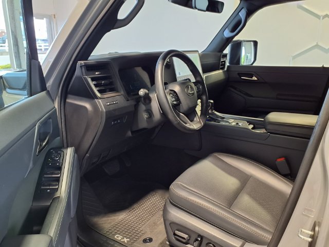 Used 2024 Lexus GX 550 AWD/4WD image 6
