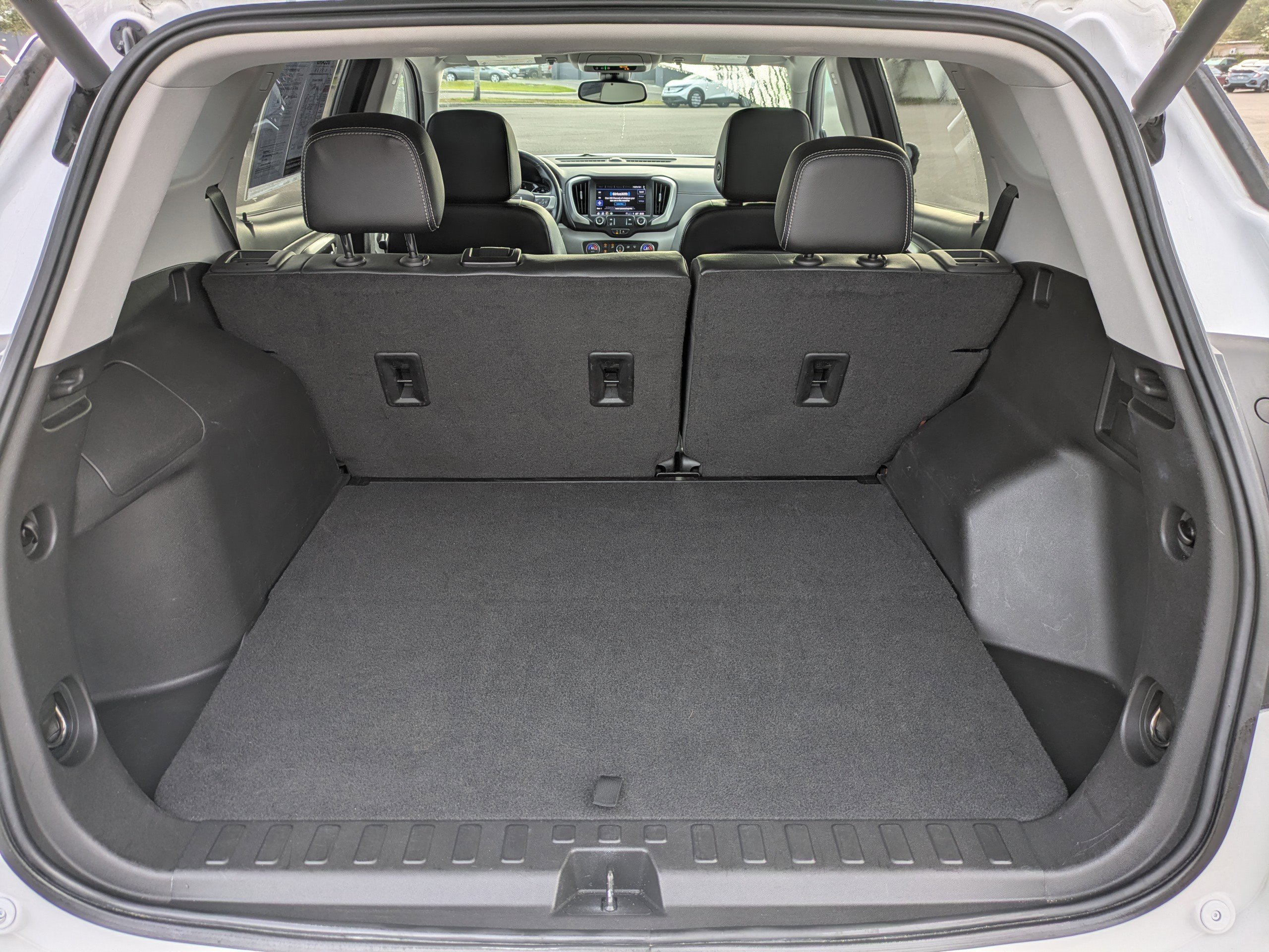 Used 2023 GMC Terrain SLT image 13