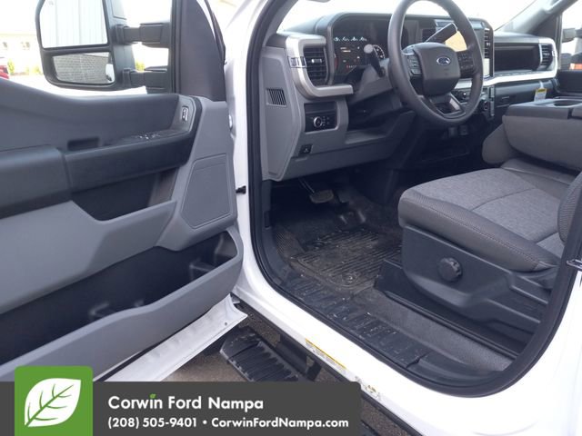 New 2025 Ford F550 4x4 Regular Cab Super Duty image 11
