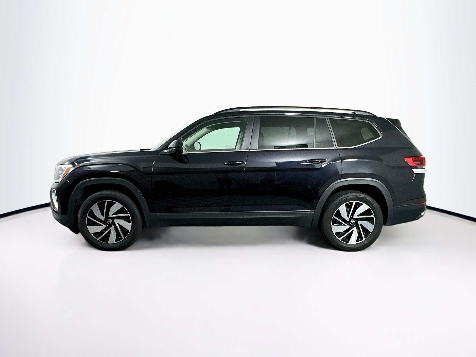Used 2025 Volkswagen Atlas SE FWD image 4