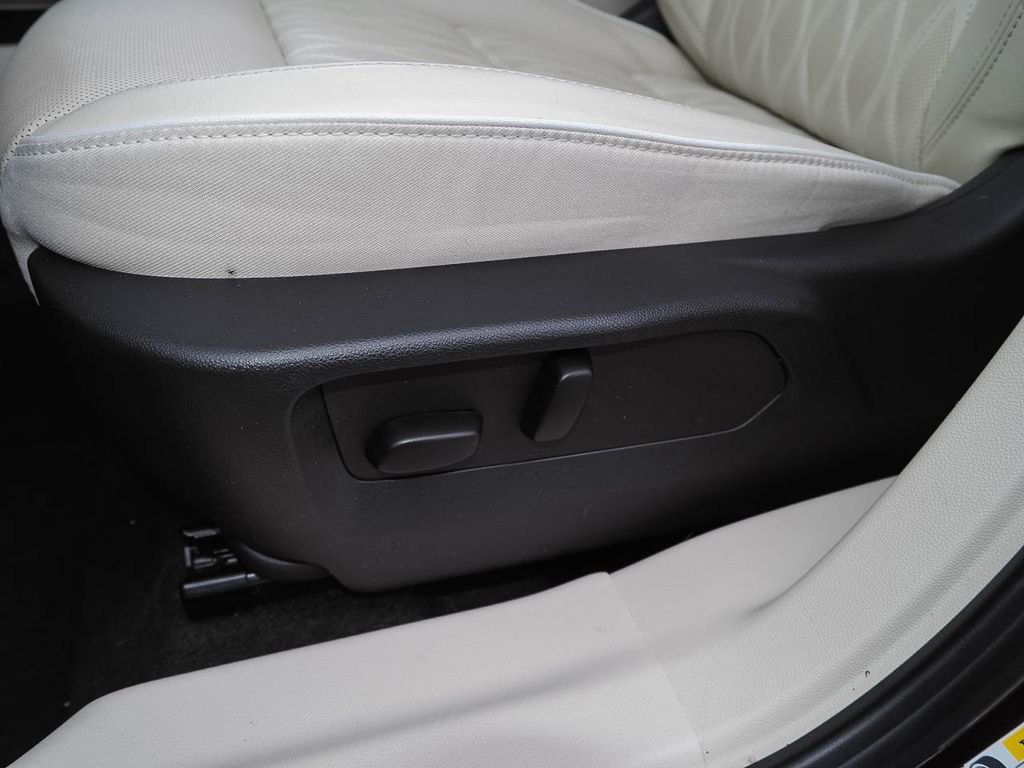 Used 2023 Buick Envision Avenir image 25