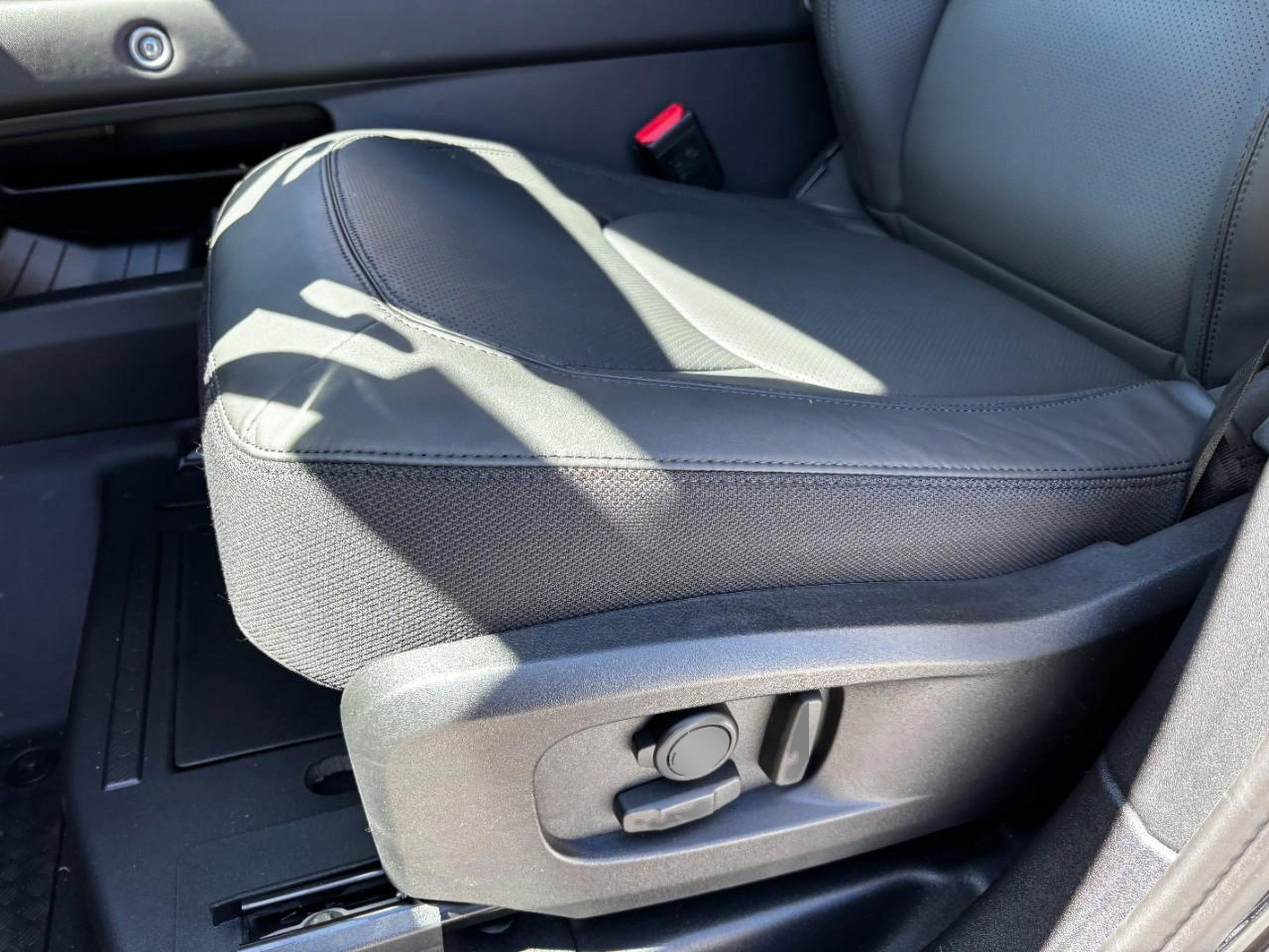 New 2025 Land Rover Defender 110 V8 image 38