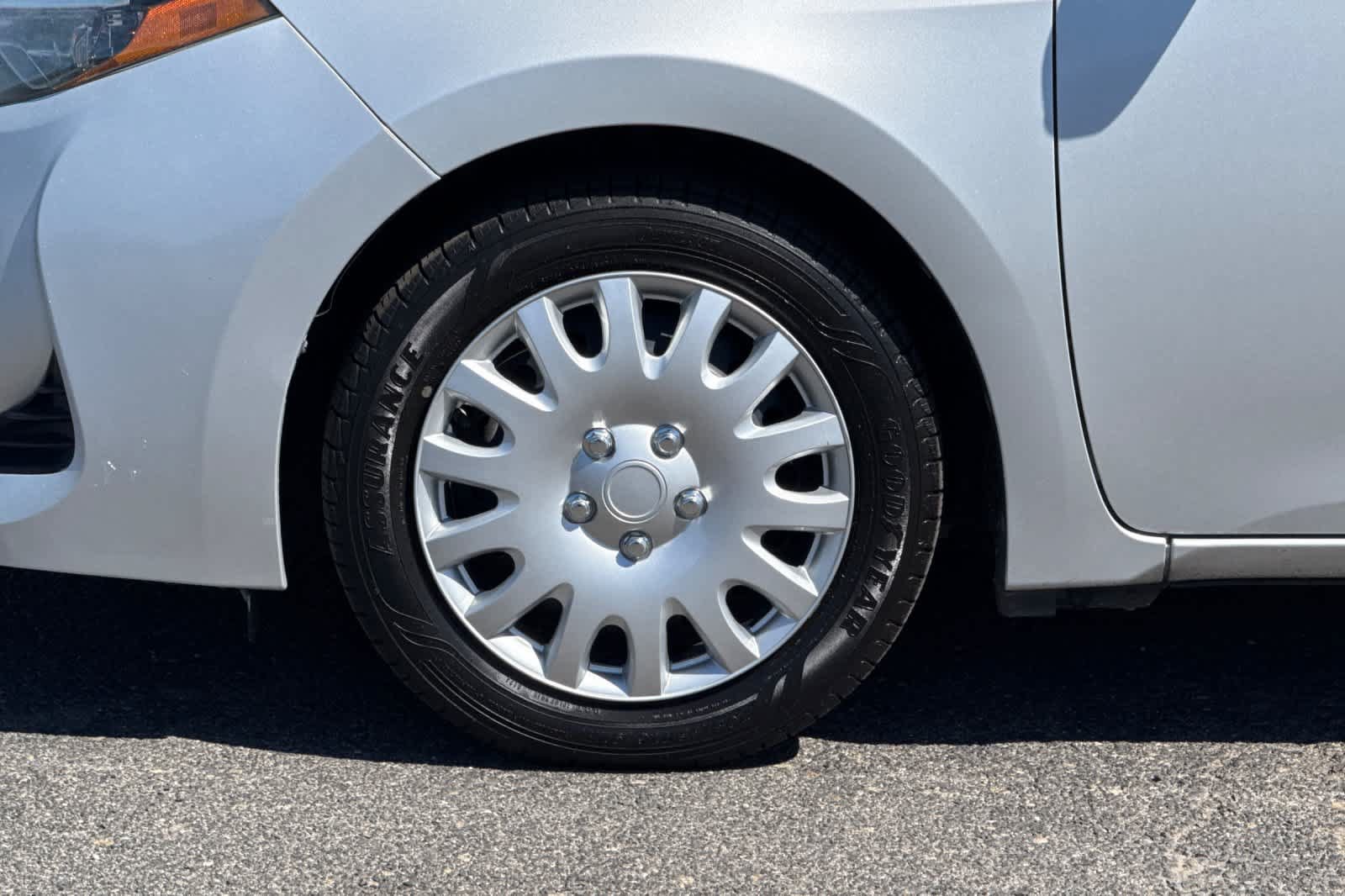 Used 2018 Toyota Corolla LE FWD image 28