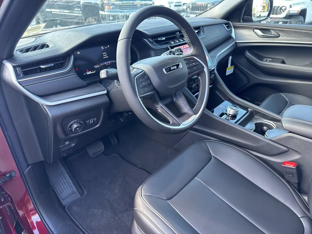 New 2025 Jeep Grand Cherokee Limited w/ MOPAR Finishing Package AWD/4WD image 10