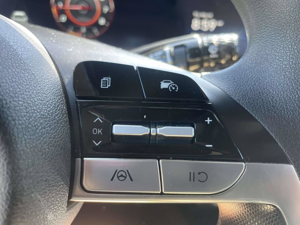 Used 2024 Hyundai Elantra SEL FWD image 17