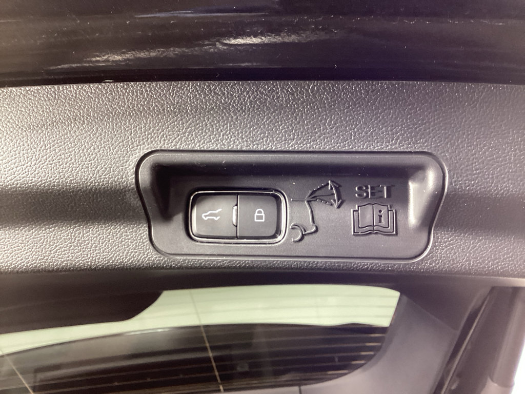 Used 2023 Ford Explorer Platinum w/ Technology Package image 23