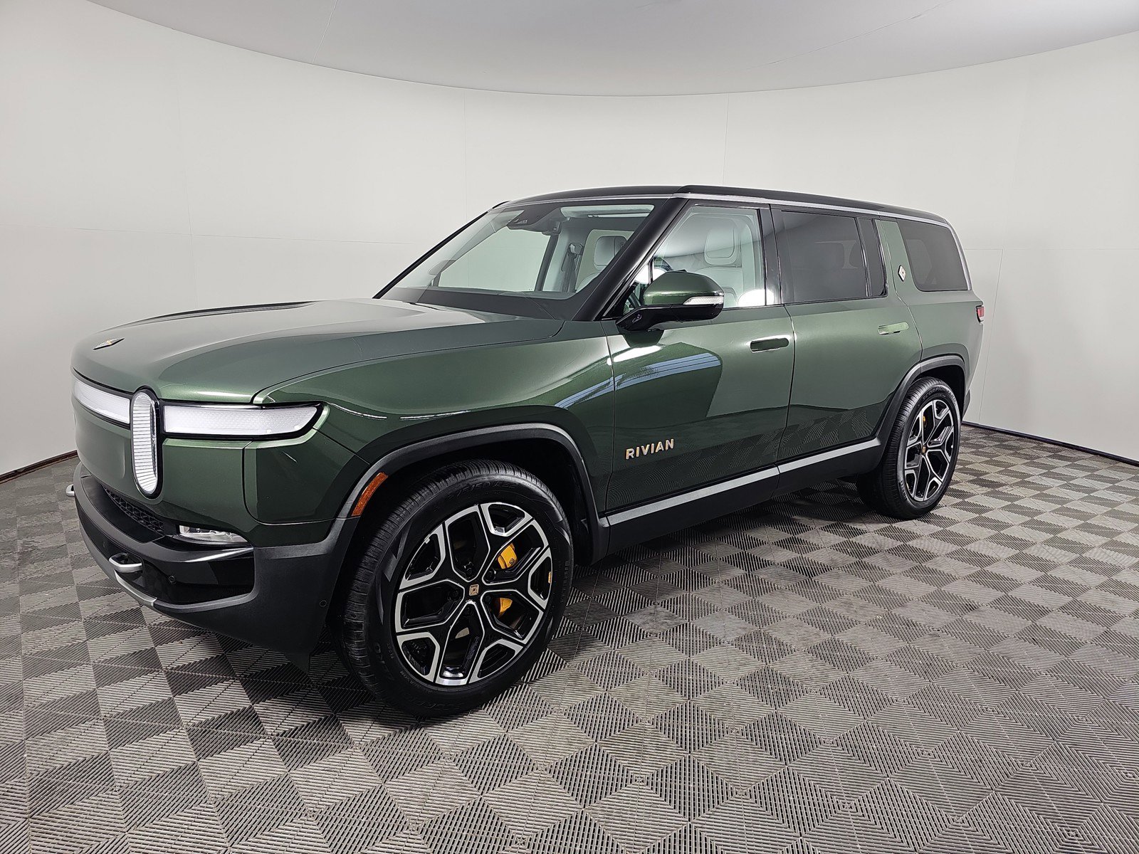 Used 2023 Rivian R1S Adventure AWD/4WD image 1