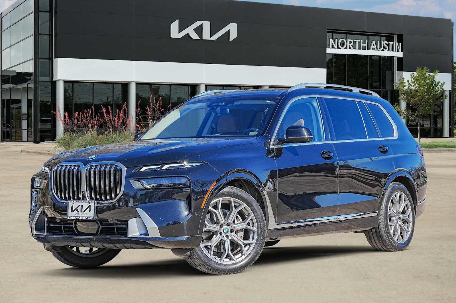 Used 2023 BMW X7 xDrive40i w/ Premium Package image 1