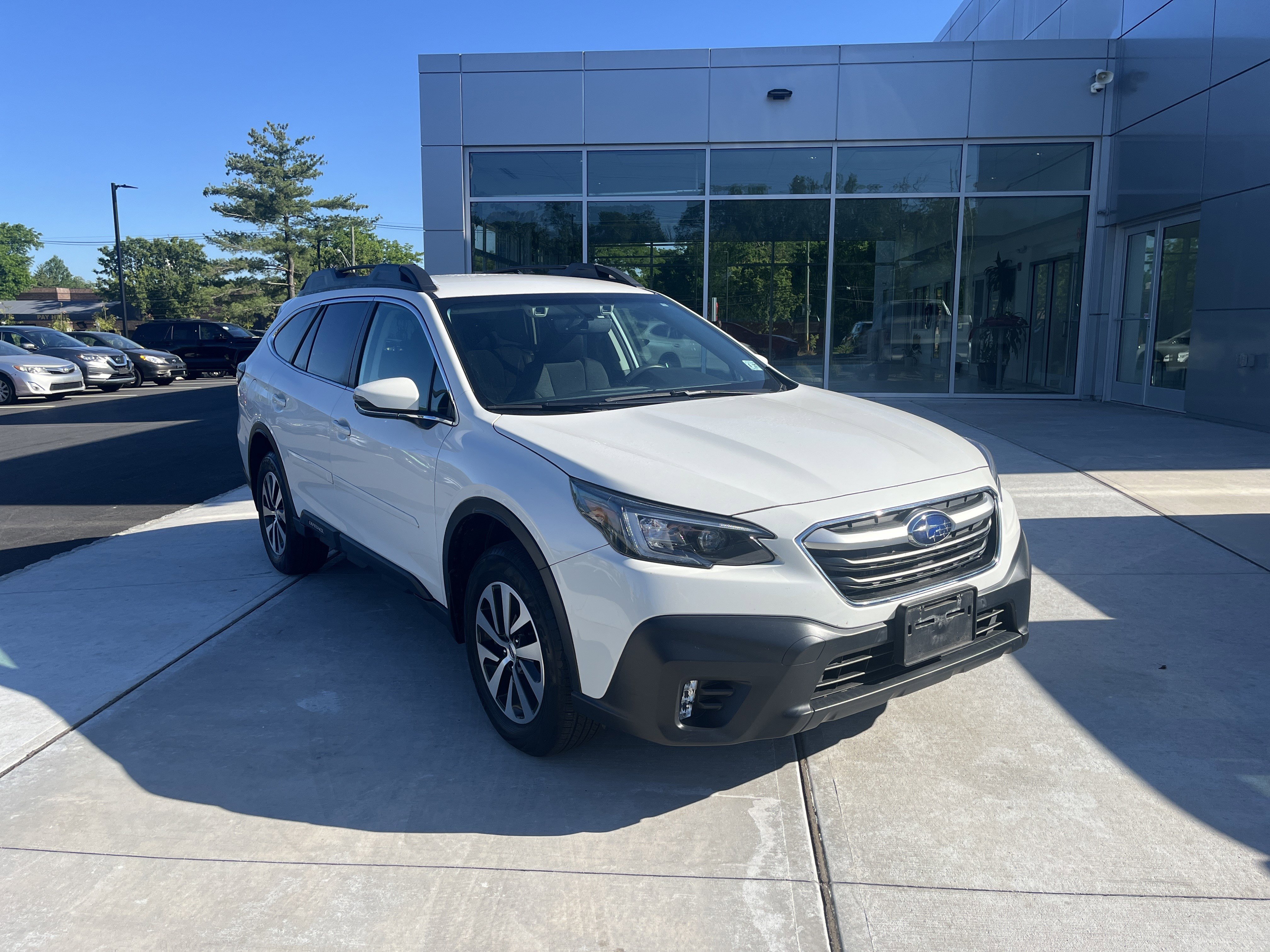 Used 2022 Subaru Outback Premium AWD/4WD image 2